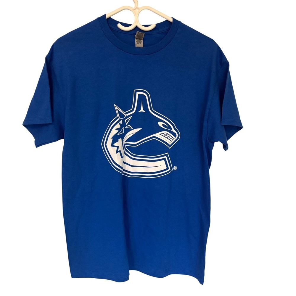 Vancouver Canucks Men's T-Shirt Size Medium Blue Gildan Ultra Cotton Hockey NHL‎